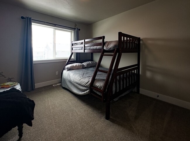 Building Photo - Refined 3-Bedroom Townhome in Sugar City | Spacious Layout, 2-Car Garage & Modern Finishes