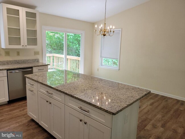 Building Photo - 6194 Dawes Dr