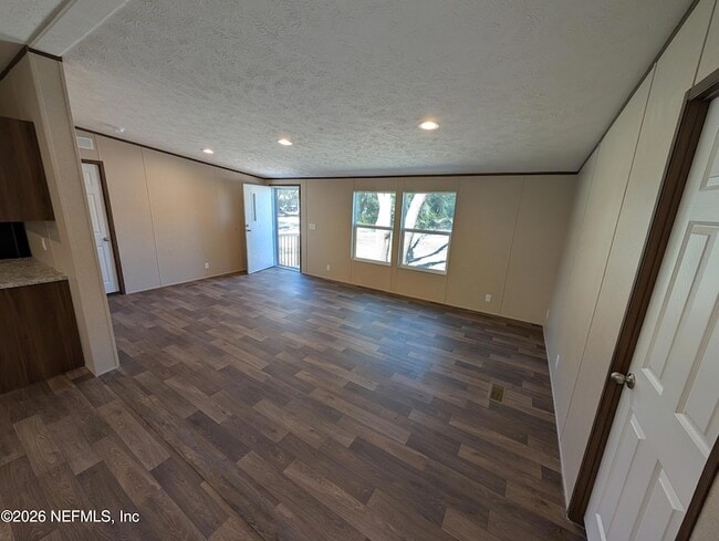 Building Photo - 207 Ash St