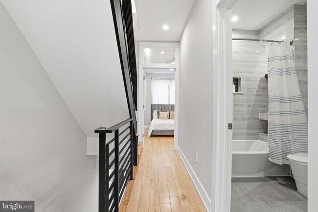 Building Photo - 1514 S Bambrey St