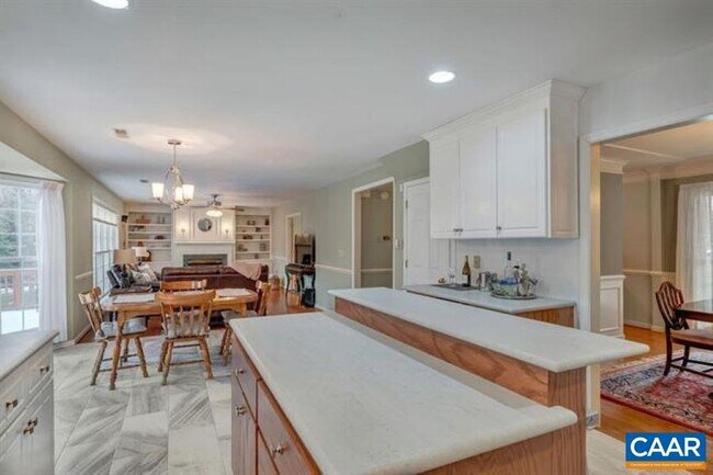 Building Photo - 1150 River Oaks Ln