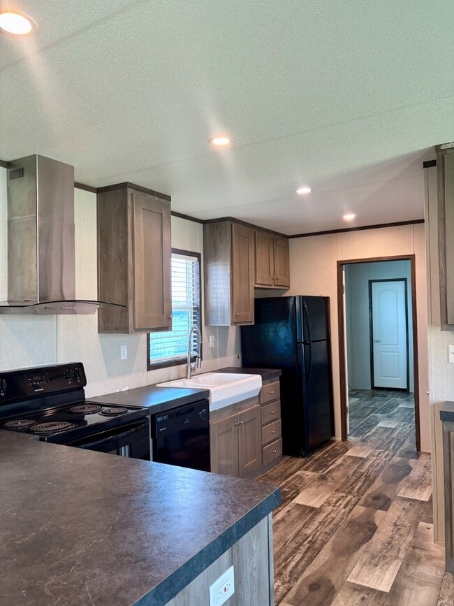 Building Photo - 150 Private Road 1610