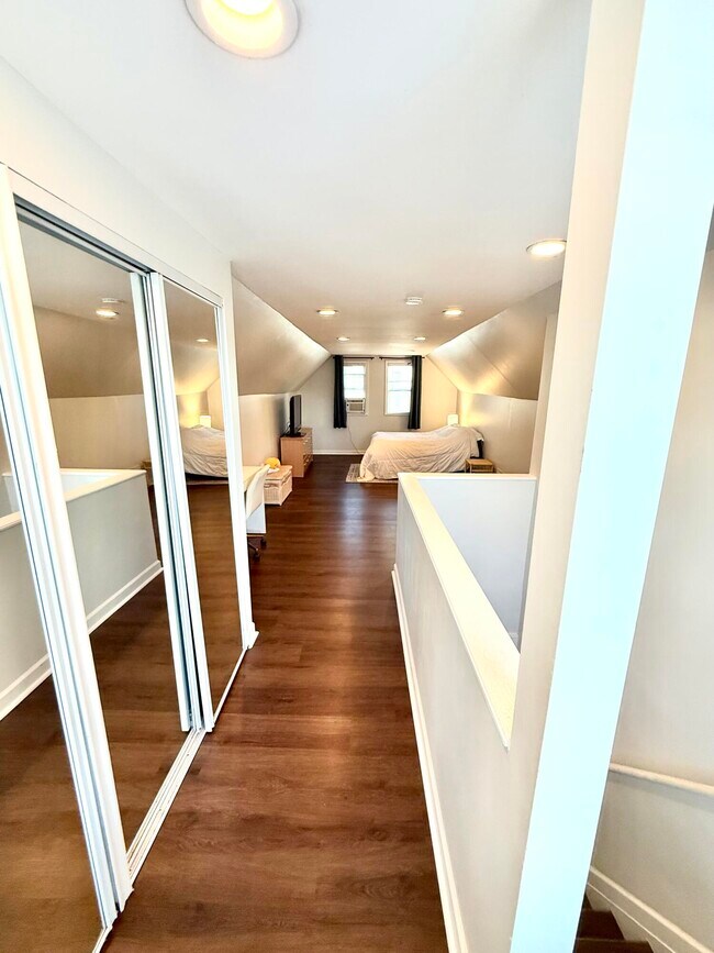 Building Photo - 1828 Thomas Ave