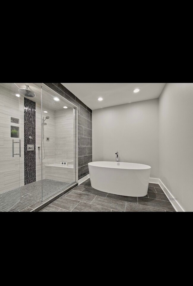 Building Photo - 6447 N Ridge Pl