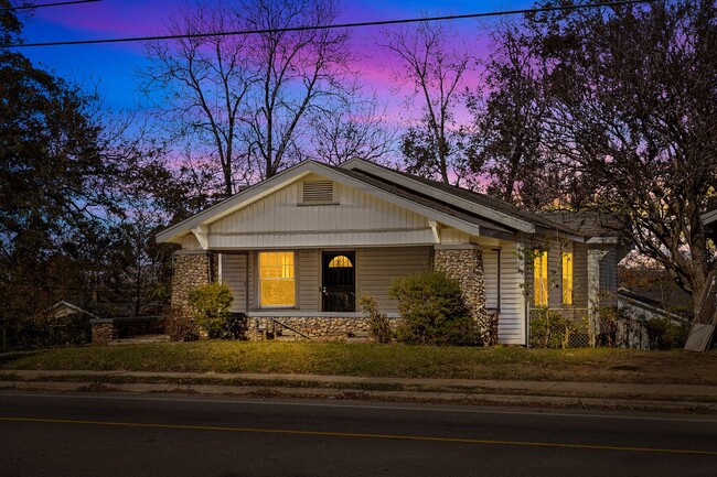 Building Photo - Cozy and Newly Renovated 3 Bedroom 2 Bath ...