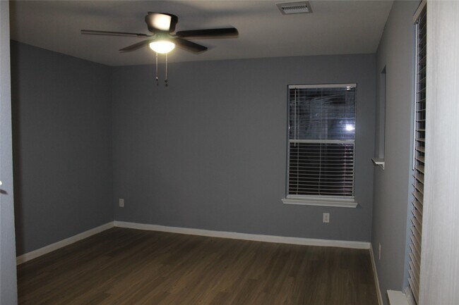 Building Photo - 8143 Sanders Forest Ct