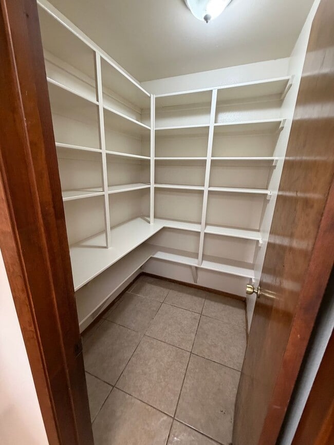 Building Photo - 3 bedroom 2 bath home for rent