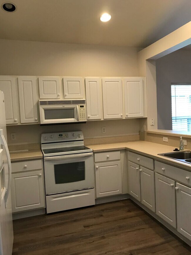 Building Photo - ARROWHEAD GOLF COMMUNITY