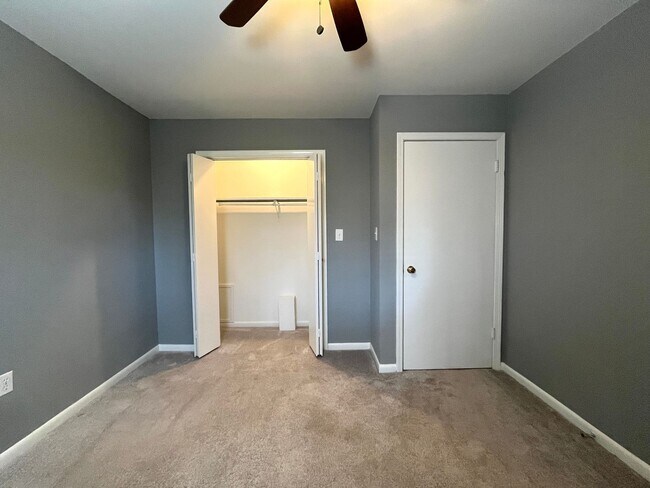 Building Photo - Newly listed!