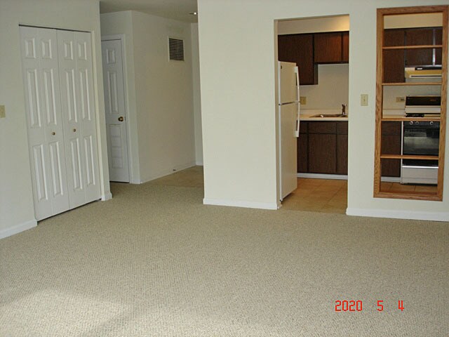 Building Photo - 5100 Carriageway Dr