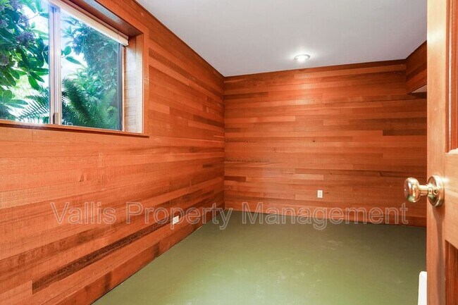 Building Photo - 2185 Trade St SE