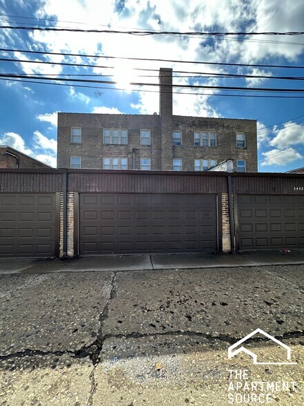 Building Photo - 3438 W Foster Ave