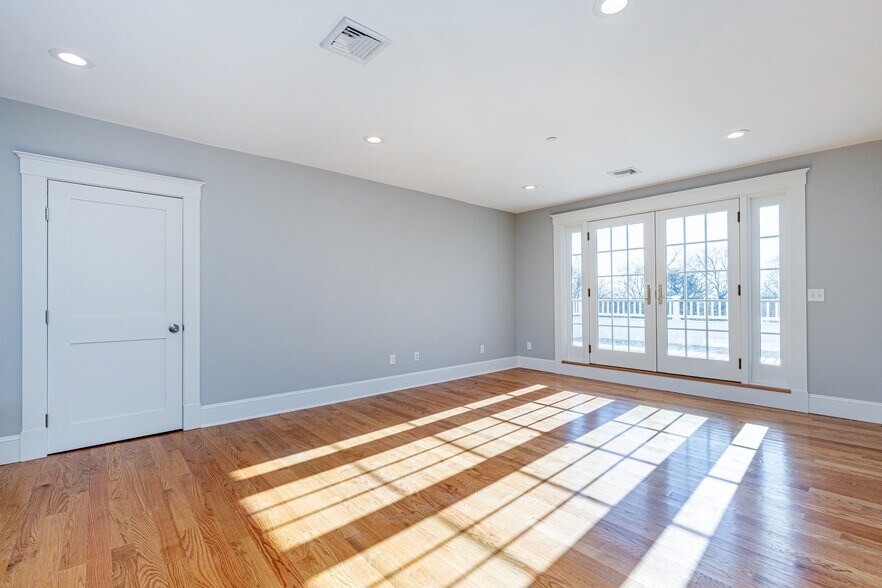 Building Photo - 4 East St