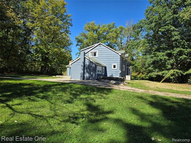 Building Photo - 249 W Buell Rd