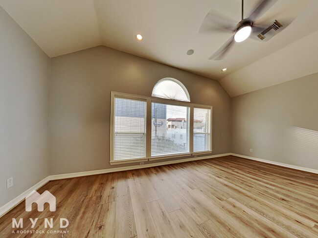 Building Photo - 839 Rosine St