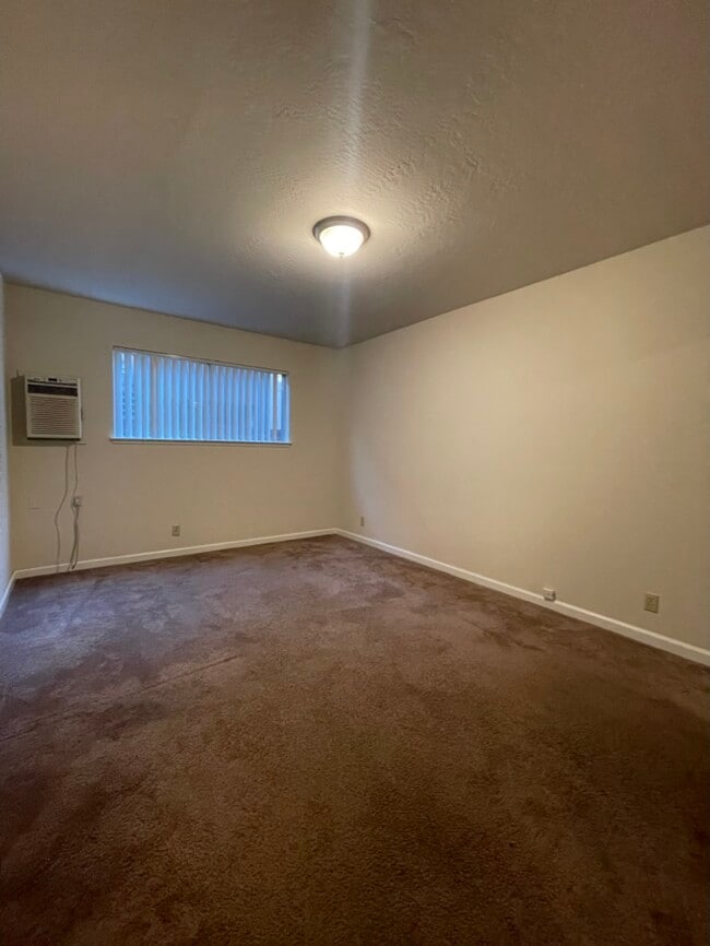 Bedroom with Air conditioning - 1191 Brace Ave