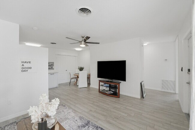 Building Photo - 438 Granada Blvd