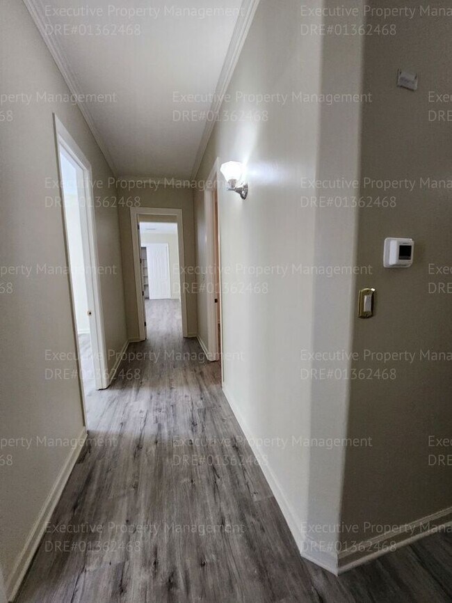 Building Photo - 4 bedroom 3 FULL bath/ 3 CAR Garage.. 2418...