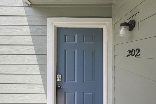 Building Photo - $1,340.95 with $300 off the first month's rent, 2 Beds - 1 Bath, Condoi in Aurora with Wall A/C!