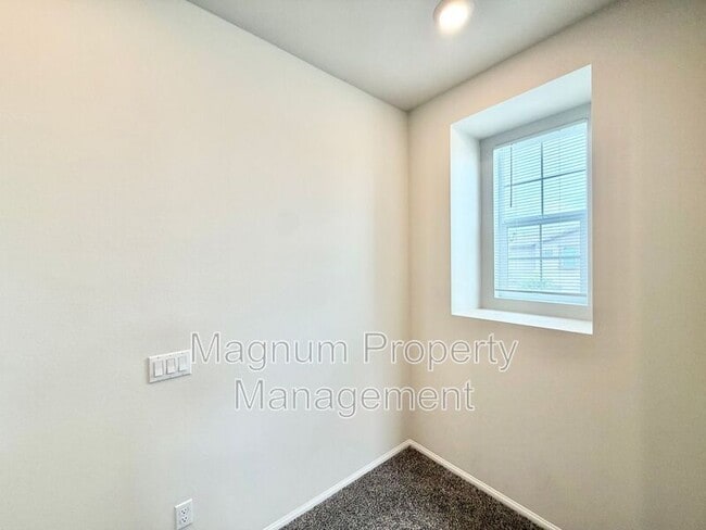 Building Photo - 40617 Birchfield Dr