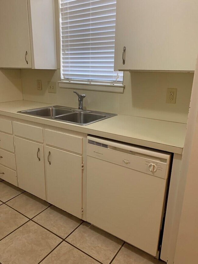 Building Photo - 3312 Tanglewood Ln