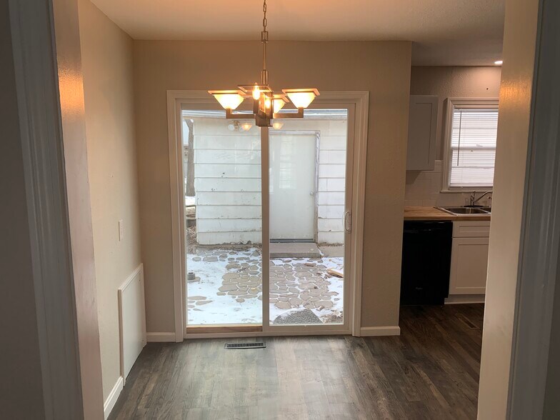Dining area - 1601 Faulders Ln