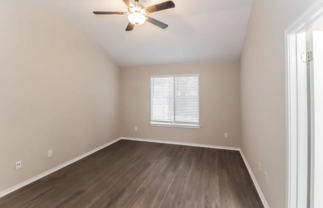 Building Photo - 2604 Hill Street Cove