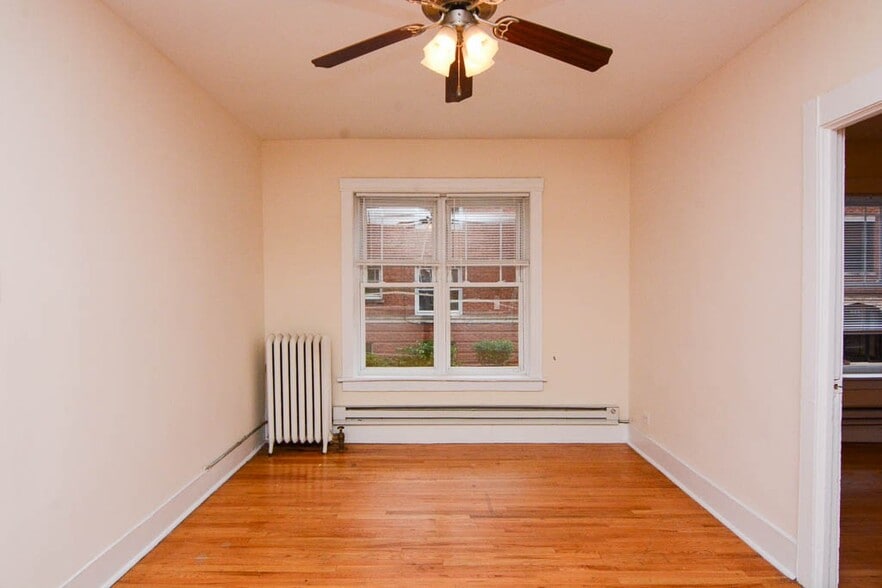 Building Photo - 938 W Cornelia Ave