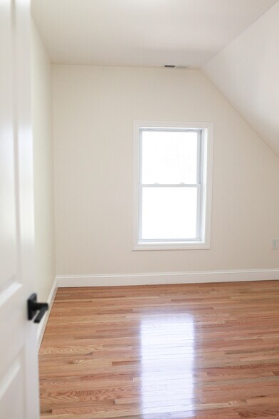 Building Photo - 170 Salem St