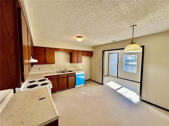 Building Photo - 310 N 34th St