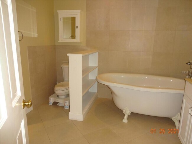 Building Photo - 1144 Delaney Ave