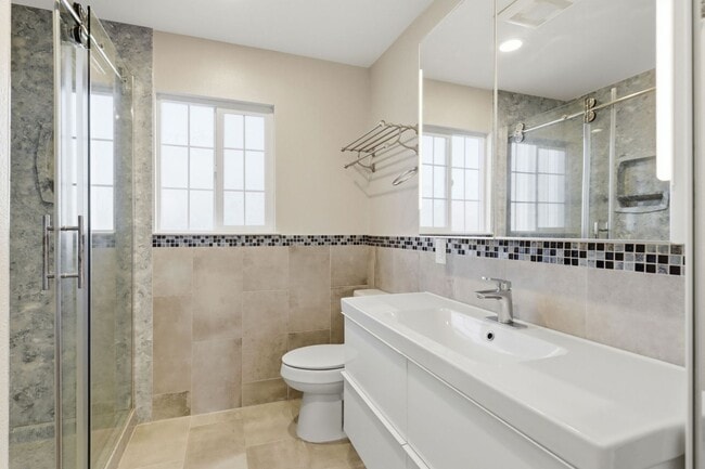 Building Photo - Santa Teresa 5-Bedroom 3-Bathroom Home