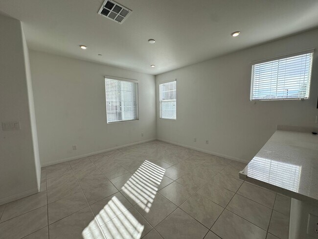 Building Photo - Henderson Townhome for rent