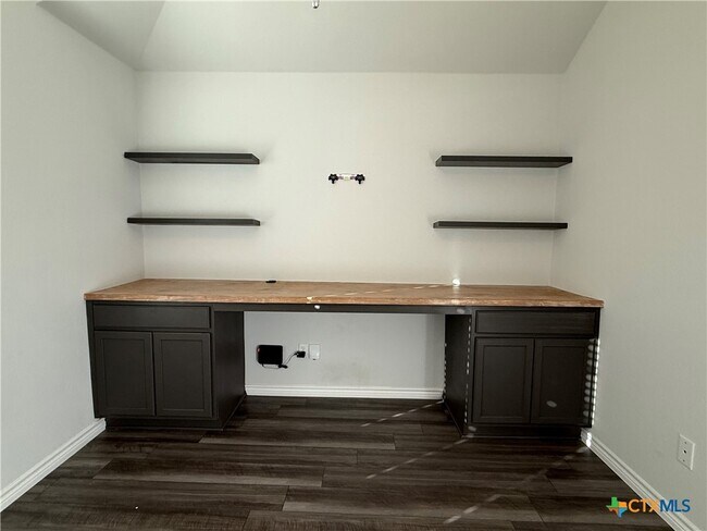 Building Photo - 3884 Lorenzen Ct