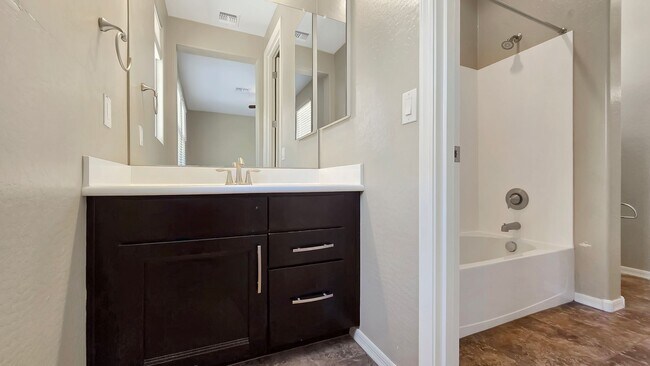 Building Photo - Upgraded kitchen and lots of sq ft in Verrado!