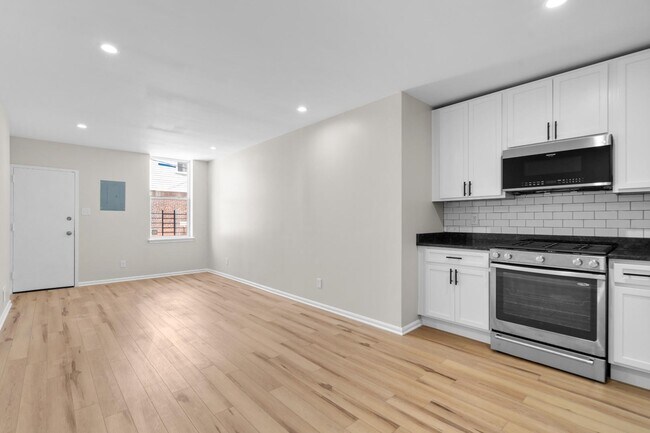Building Photo - 2532 E Fayette St