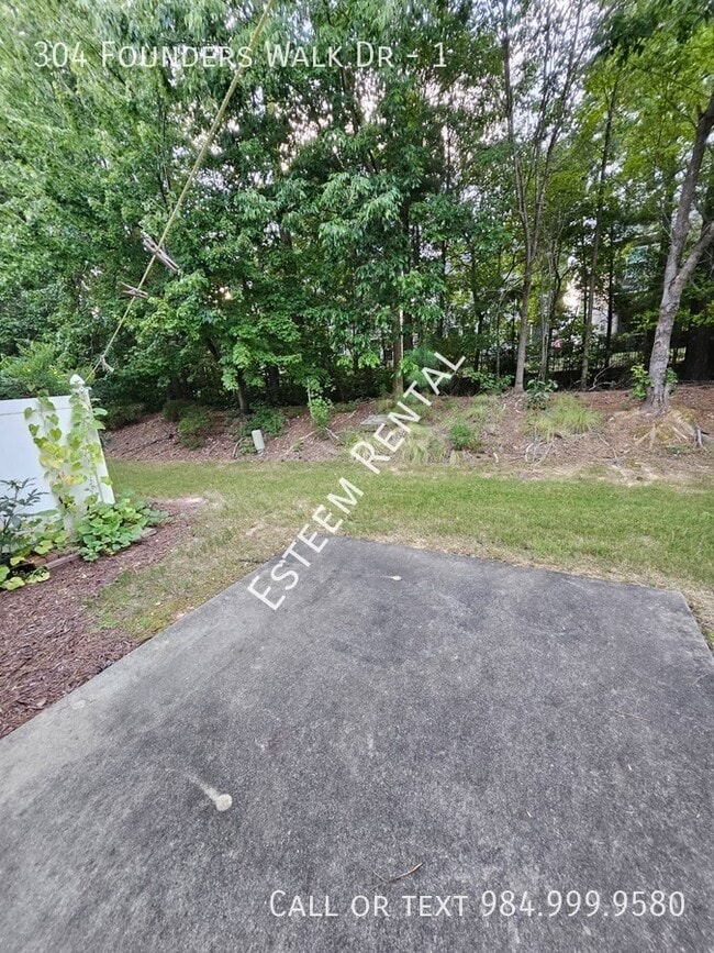 Building Photo - 304 Founders Walk Dr