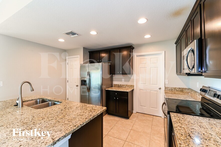 Building Photo - 1201 SW 30th St