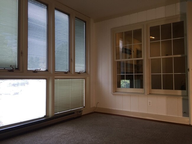 Building Photo - 10714 Kings Riding Way