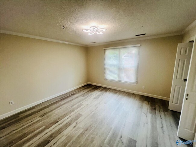 Building Photo - 1822 Gallop Dr SE