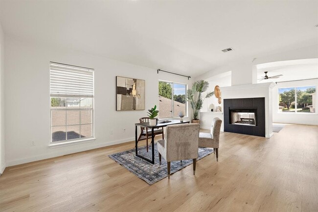 Building Photo - 3817 Tailfeather Dr