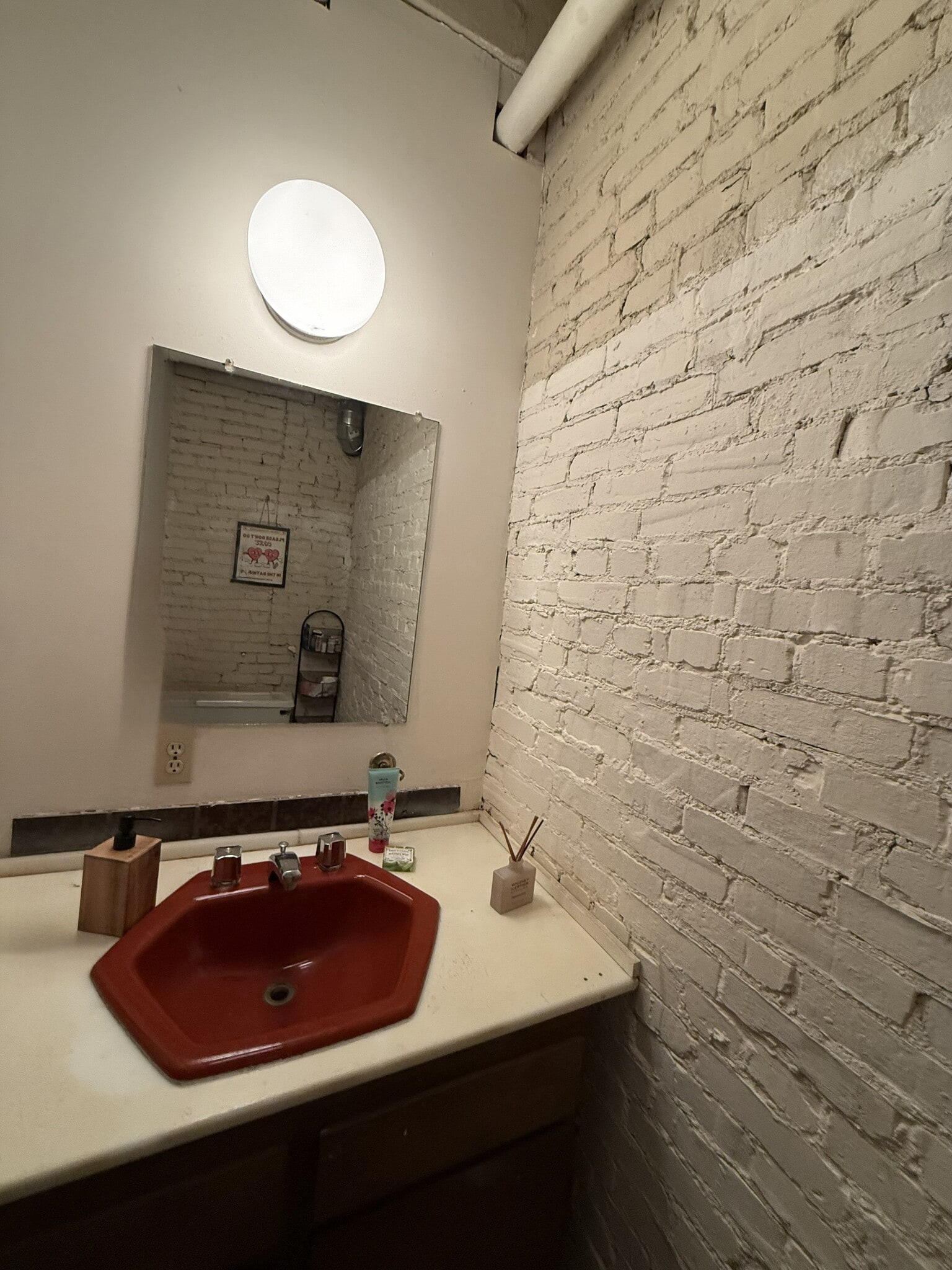 Half bath - 11 Spruce St
