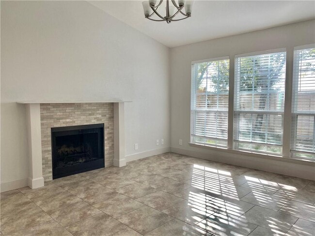 Building Photo - 1402 Hyridge Cir