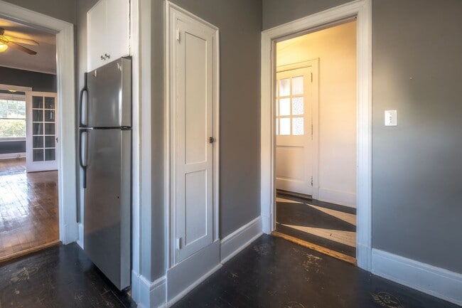 Building Photo - Historic Apartment near downtown with a vi...
