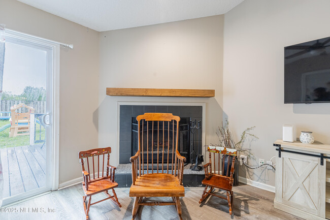 Building Photo - 12582 Hickory Lakes Dr S