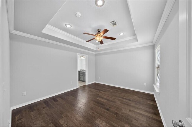Building Photo - 1000 Tulip St