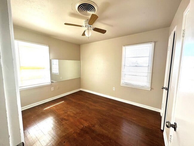 Building Photo - Close to everything