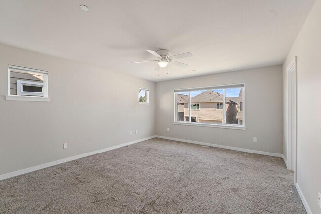 Building Photo - Beautiful Puyallup Corner Lot Home with Office, A/C, Formal Dining & Bonus Loft!