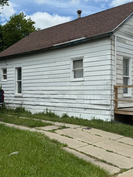 Building Photo - 1639 S Warren Ave
