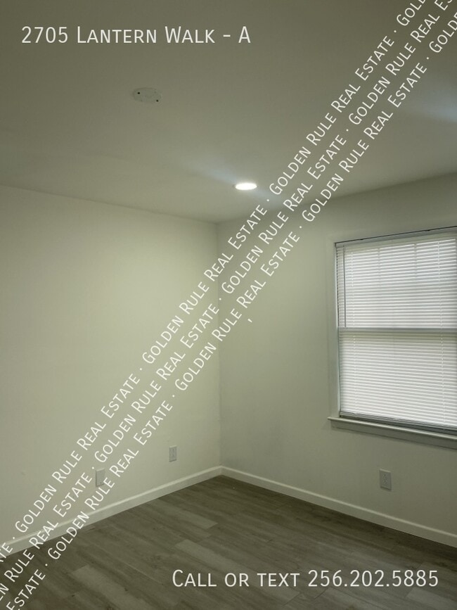 Building Photo - 2705 Lantern Walk SE